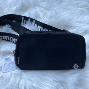 Lululemon Everywhere Belt Black With Logo Strap 1 L
